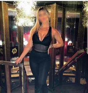 631373555: Chica busca chico en Barcelona