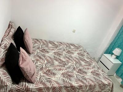 674852649: Chica busca chico en Madrid