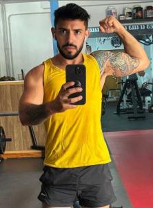 Chico busca chica en Sevilla: 