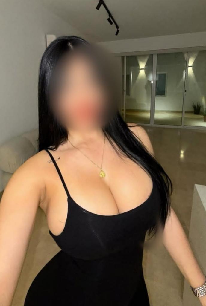 692038278: Chica busca chico en Sevilla
