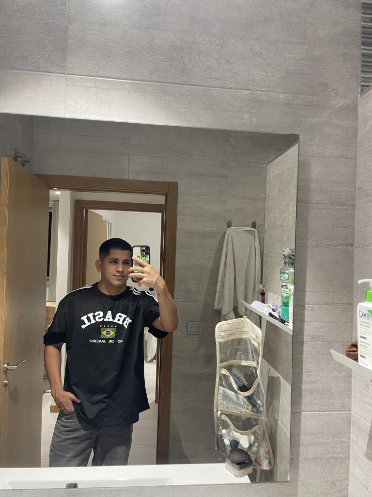 613637662: Chico busca chica en Valencia