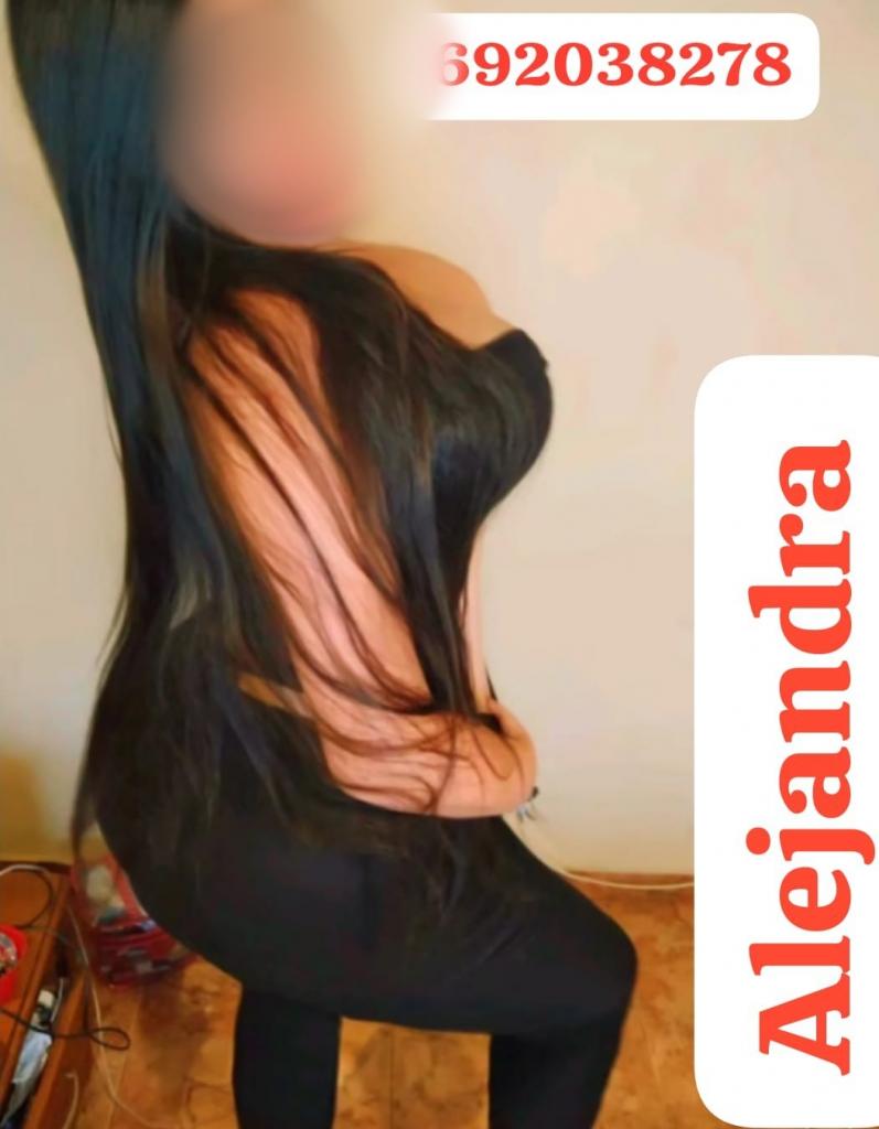 692038278: Chica busca chico en Sevilla