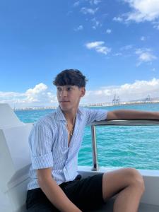 674344545: Chico busca chica en Sevilla