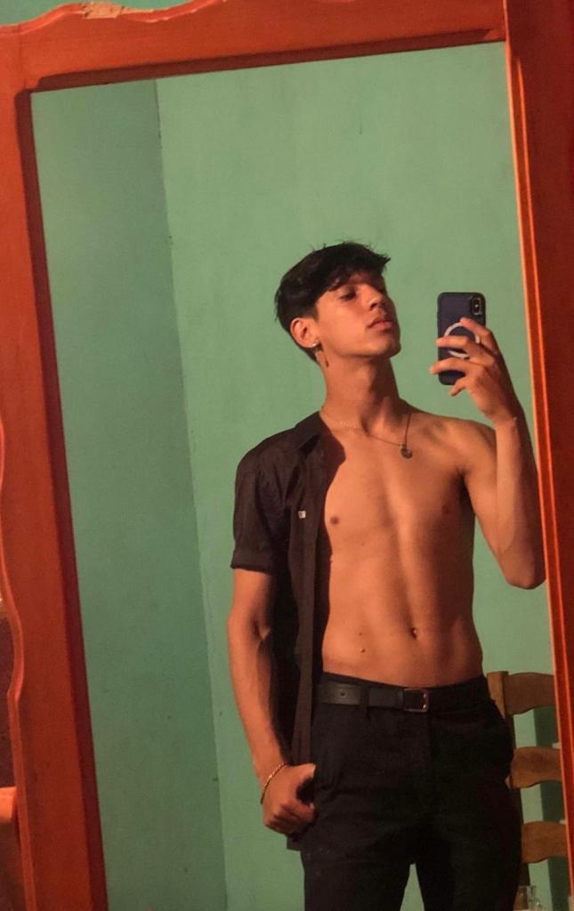 Chico busca chica en Sevilla: 