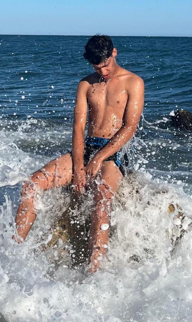 Chico busca chica en Sevilla: 