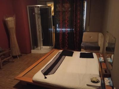 624365795: Chica busca chico en Madrid