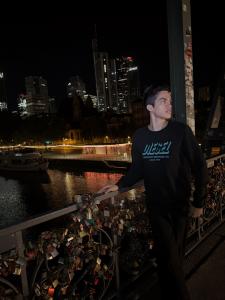 607157425: Chico busca chica en Valladolid