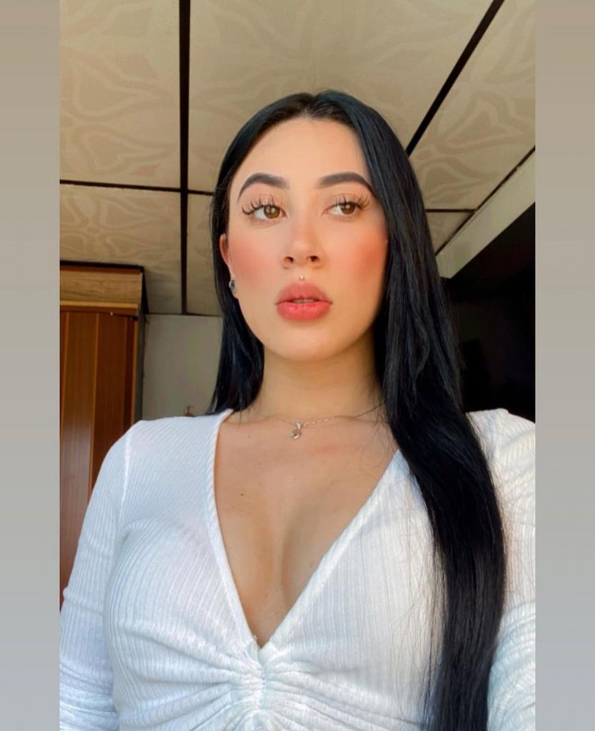 607044324: Chica busca chico en Pontevedra