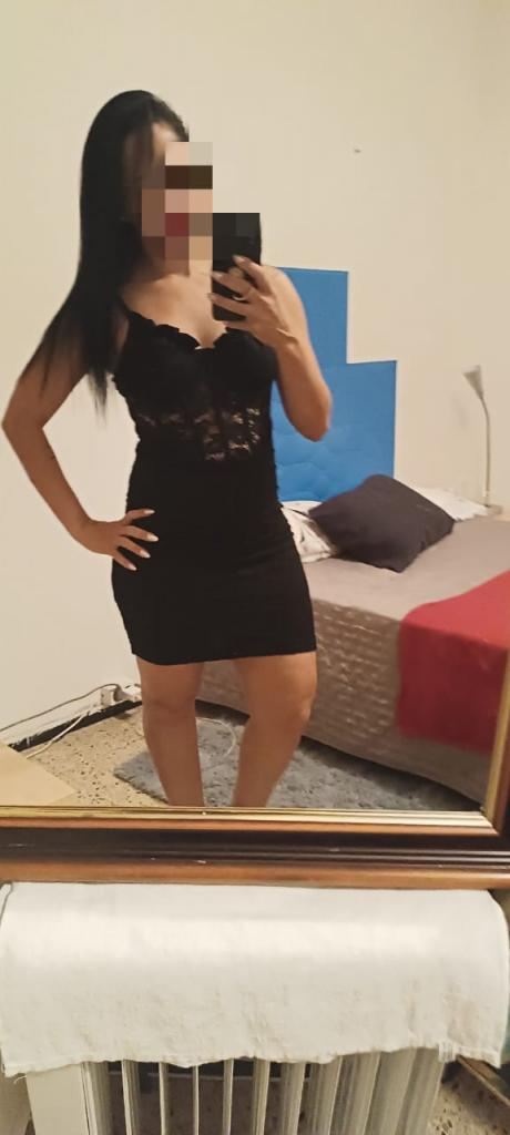 664278427: Chica busca chico en Barcelona