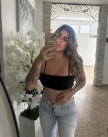 677392255: Chica busca chico en Sevilla
