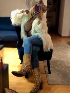 613888126: Chica busca chico en Madrid