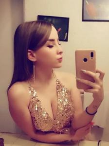 631643981: Chica busca chico en Barcelona