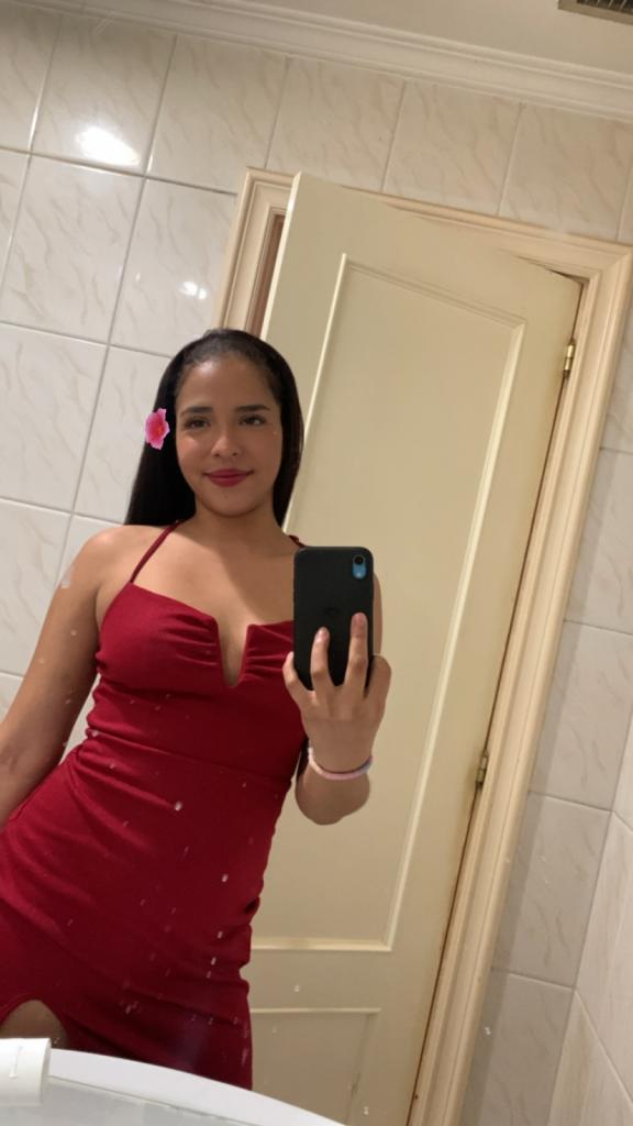 631814311: Chica busca chico en Barcelona