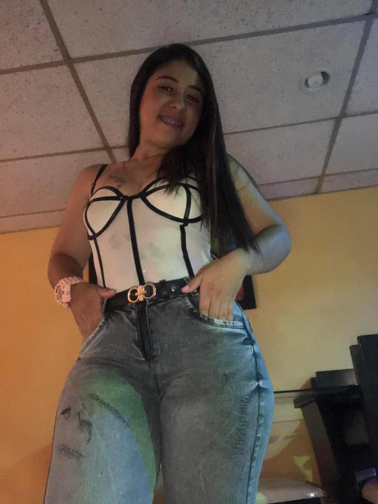 663772437: Chica busca chico en Cádiz