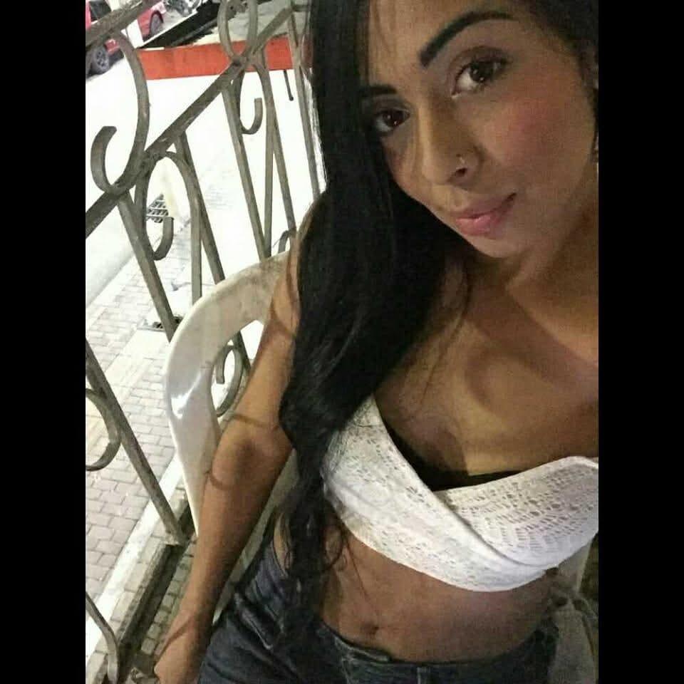 613981338: Chica busca chico en Barcelona