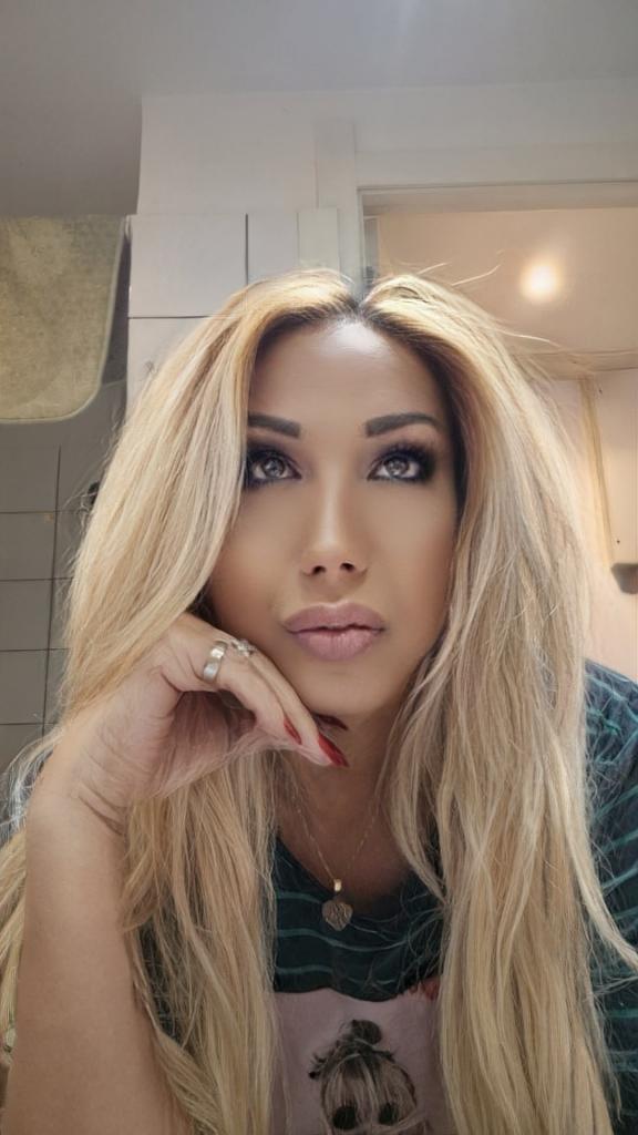 610808068: Chica busca chico en Barcelona