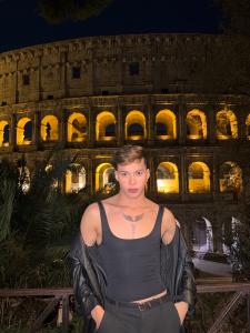 611332317: Chico busca chica en Barcelona