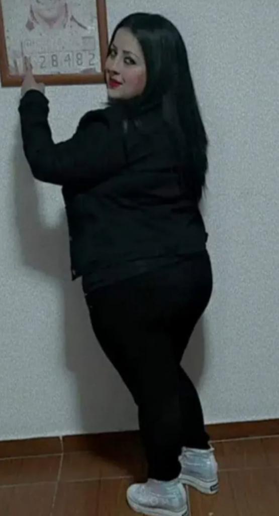 614745589: Chica busca chico en Barcelona