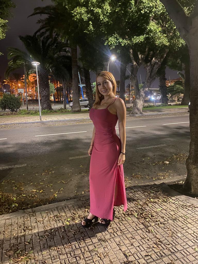 666376395: Chica busca chico en Barcelona