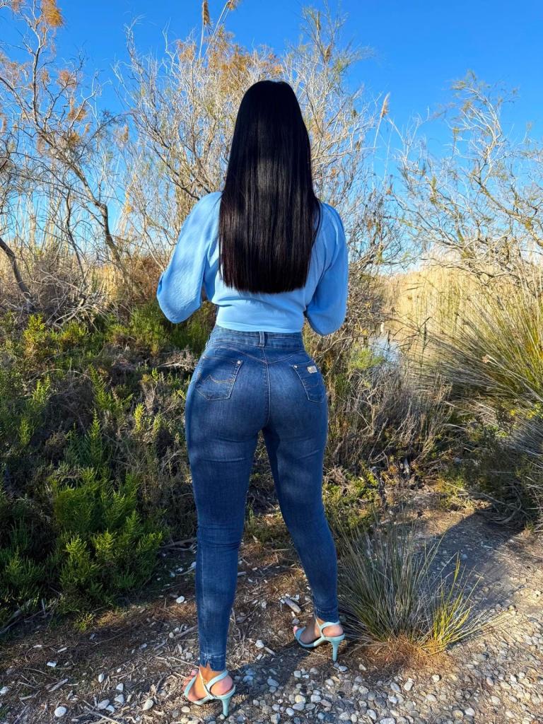 685195497: Chica busca chico en Granada