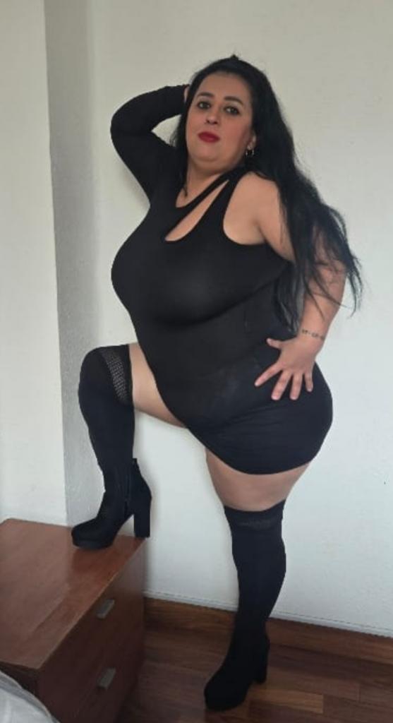 614745589: Chica busca chico en Barcelona