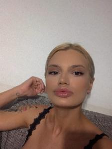 637006945: Chica busca chico en Madrid