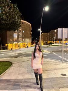 643975754: Chica busca chico en Lugo