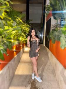 664375536: Chica busca chico en Barcelona