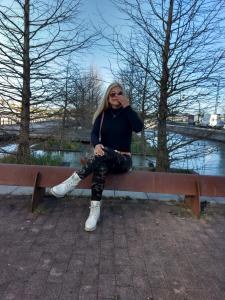 660185797: Chica busca chico en Cantabria