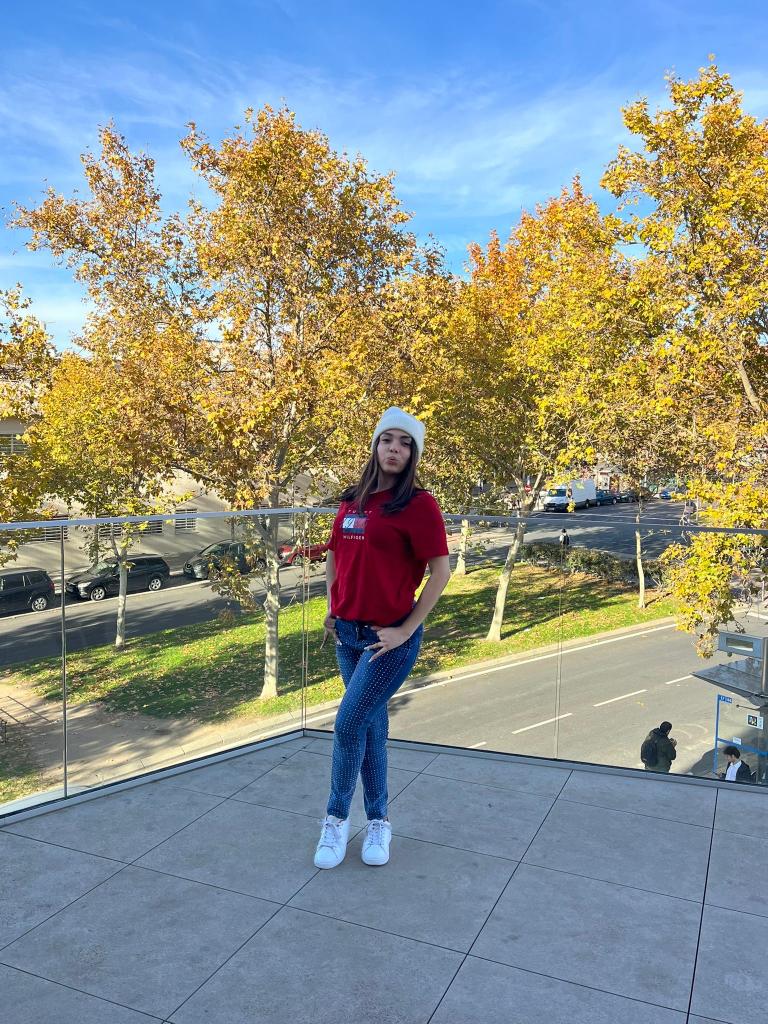 613664223: Chica busca chico en Madrid