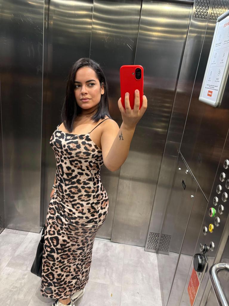 689855644: Chica busca chico en Barcelona