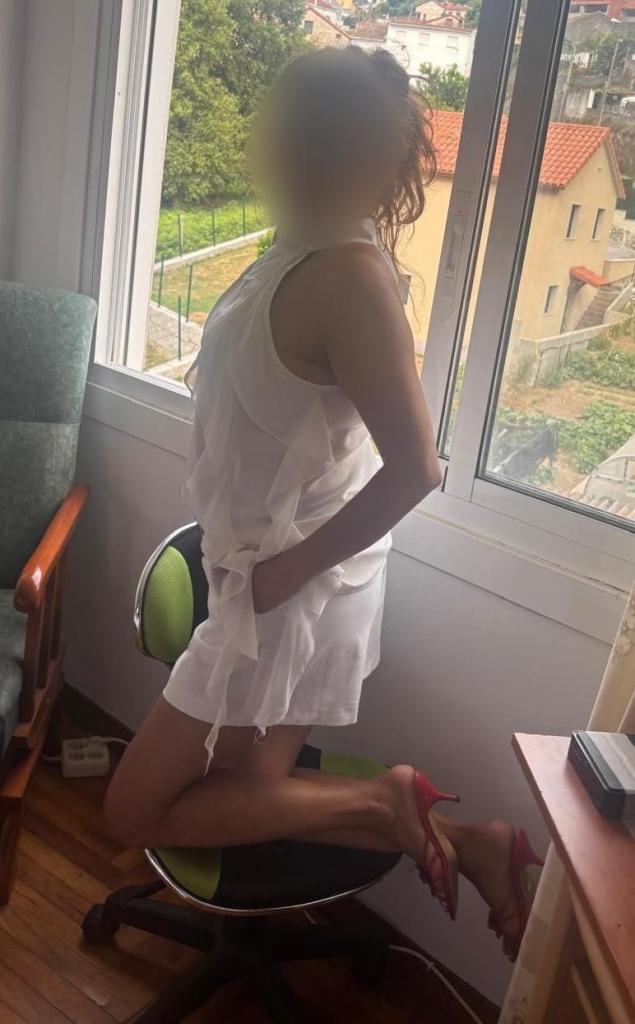 631052342: Chica busca chico en Pontevedra