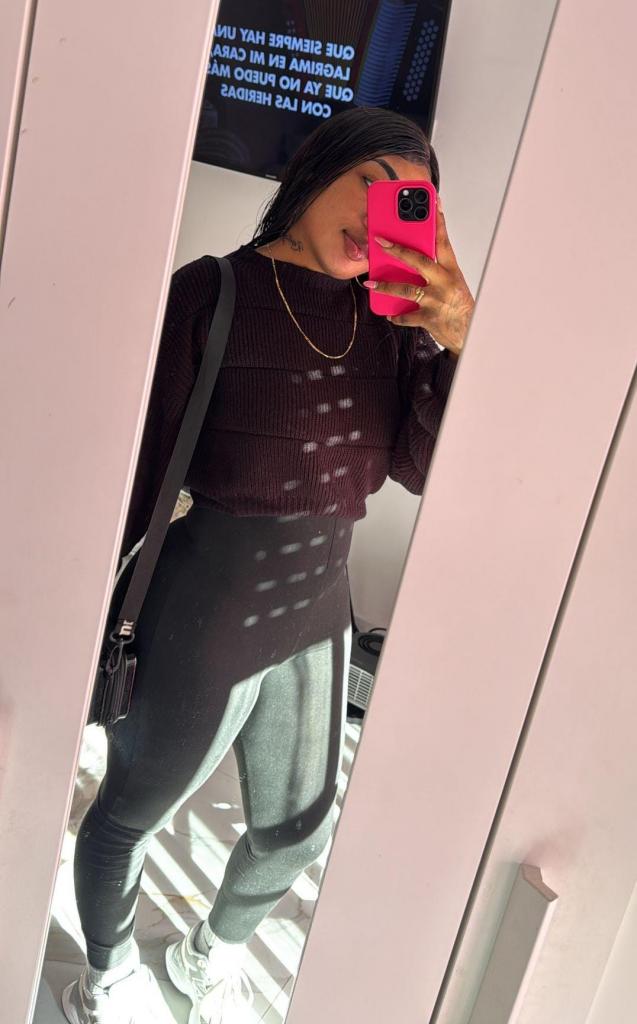 607024370: Chica busca chico en Barcelona