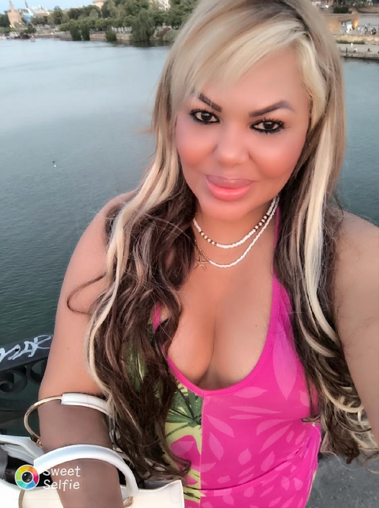 614702696: Chica busca chico en Sevilla