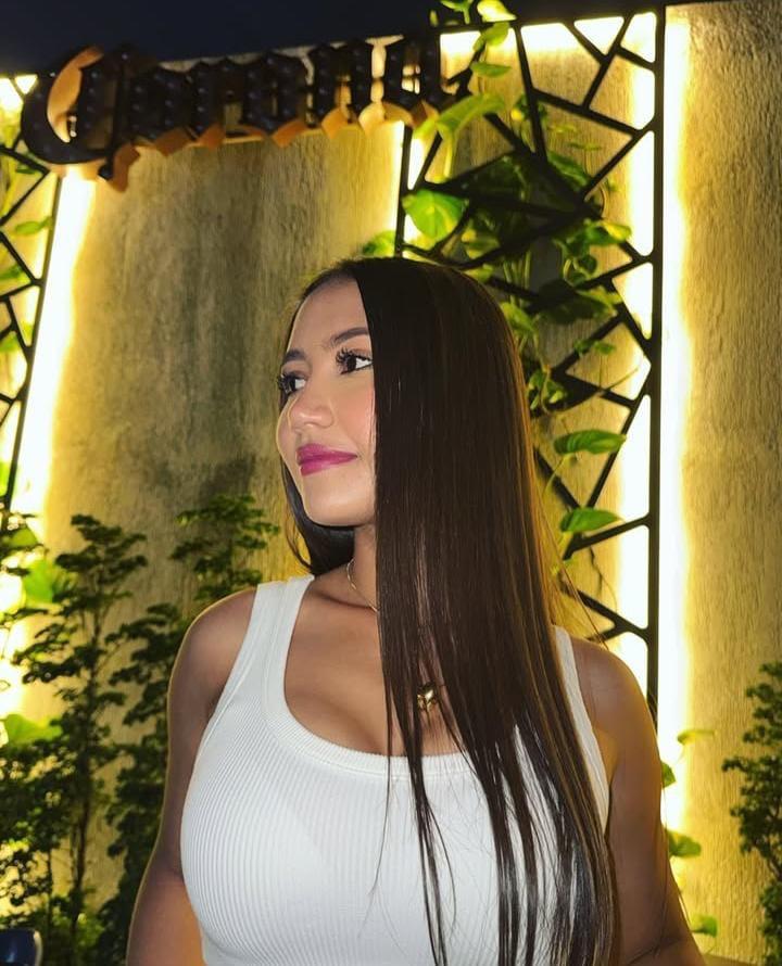 672957835: Chica busca chico en La Coruña