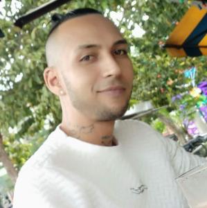 643676443: Chico busca chica en Barcelona