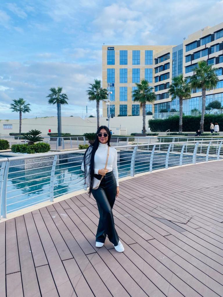 Chica busca chico en Ibiza: Chica busca chico