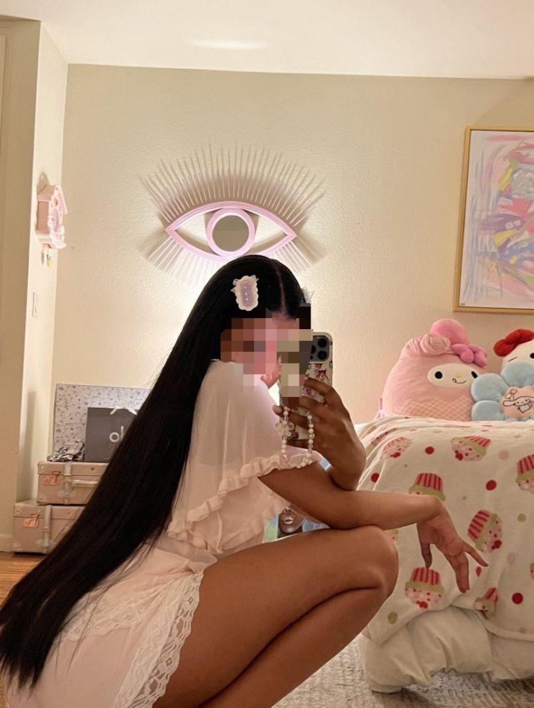 664423771: Chica busca chico en Barcelona