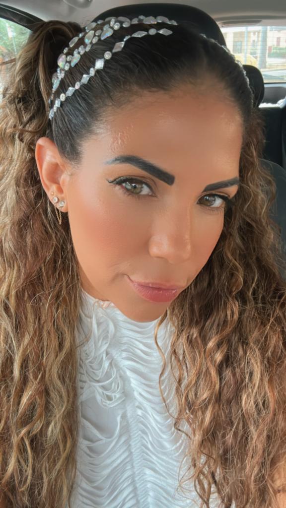 677183354: Chica busca chico en Sevilla