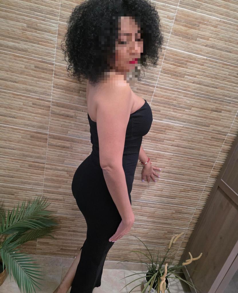 612413531: Chica busca chico en Sevilla