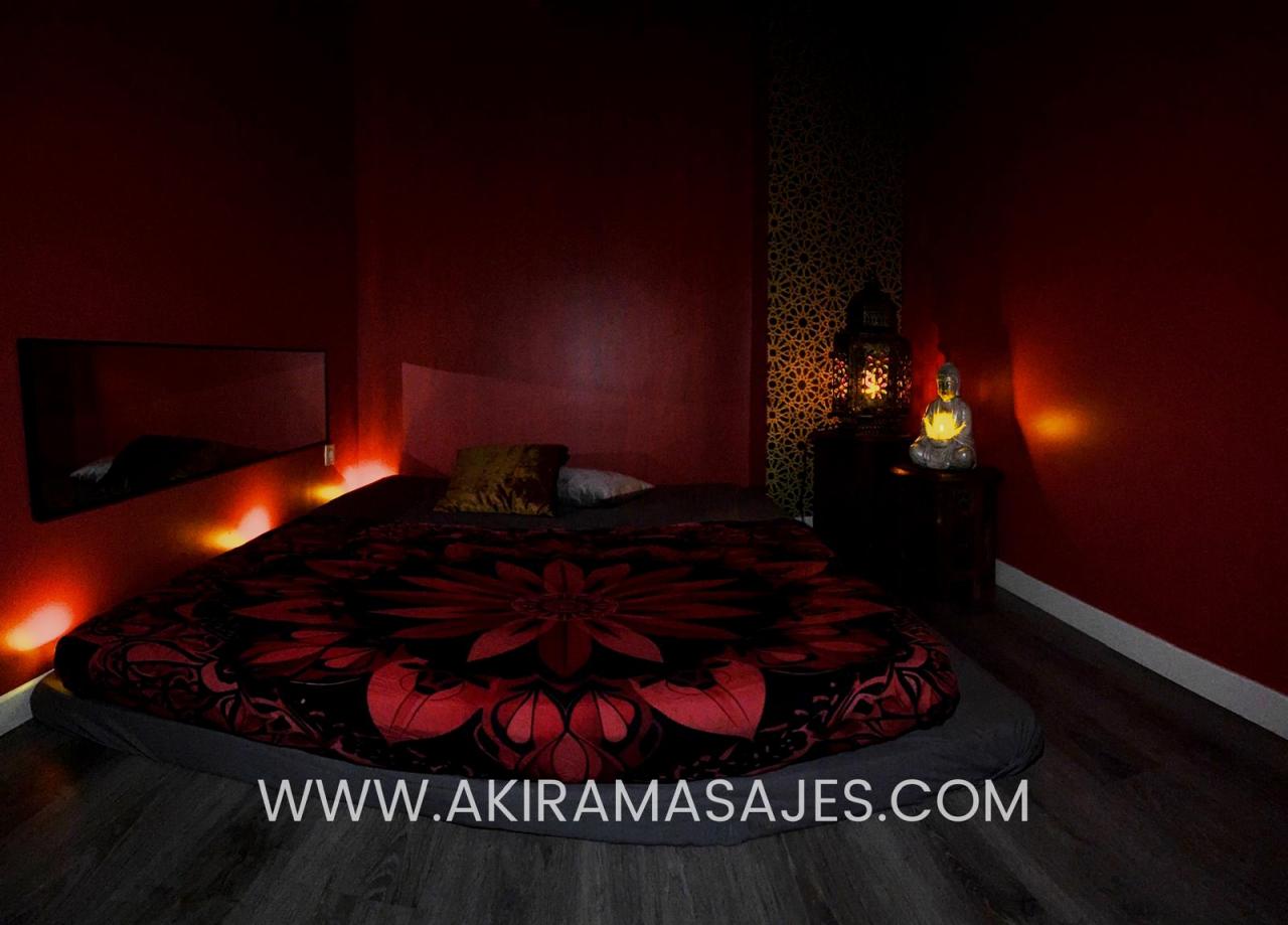 697550630: Chica busca chico en Madrid