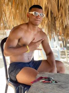 645043833: Chico busca chica en Gerona