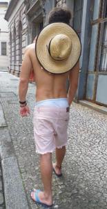 664418257: Chico busca chica en Valencia