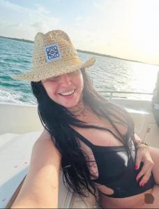 663176582: Chica busca chico en La Coruña