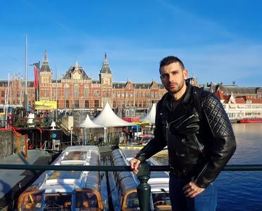 633380051: Chico busca chica en Madrid