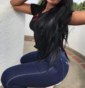 695295608: Chica busca chico en Barcelona