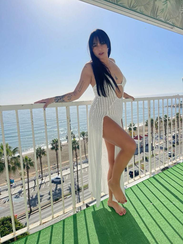 607068560: Chica busca chico en Málaga