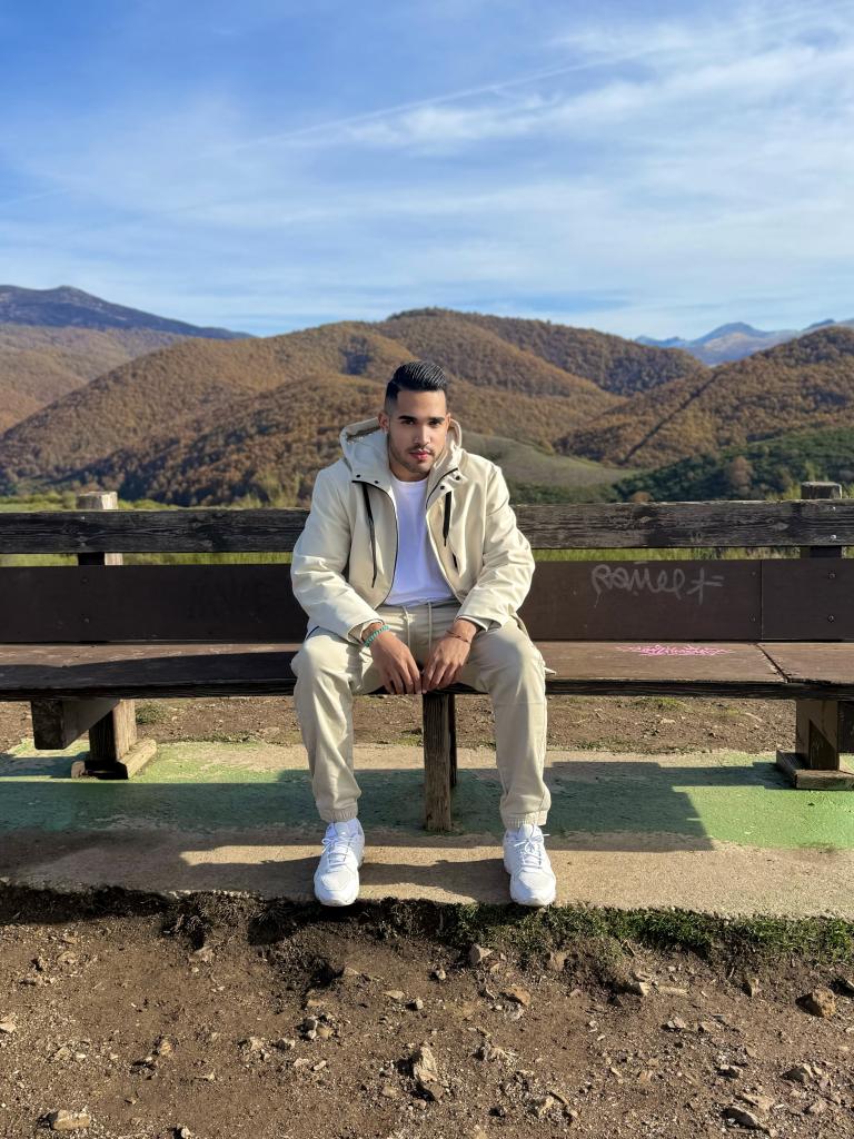 641918611: Chico busca chica en Cádiz