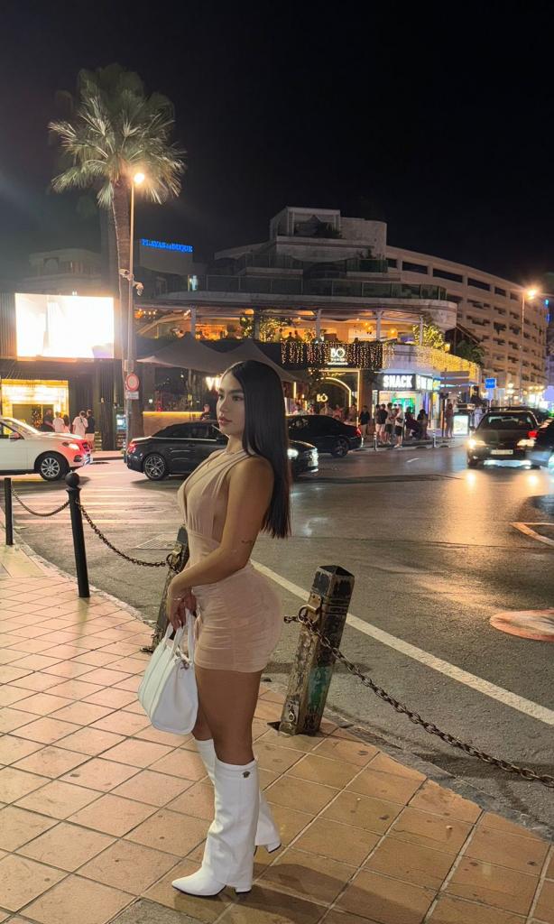 Chica busca chico en Almería: 