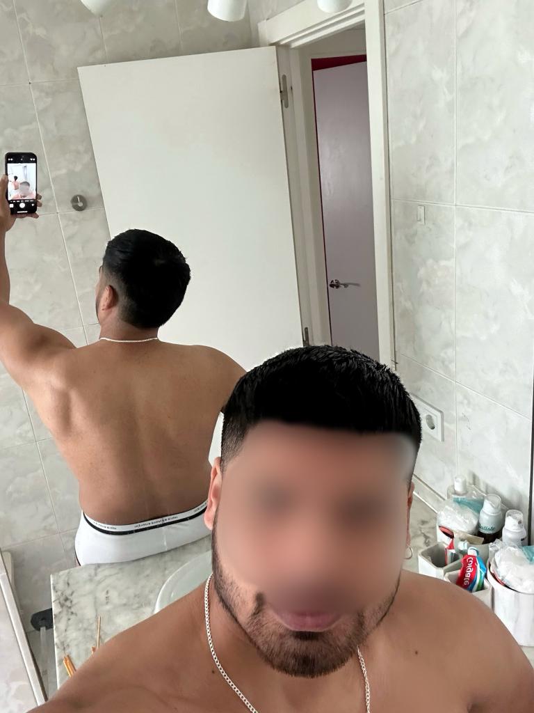 645749114: Chica busca chico en Ibiza